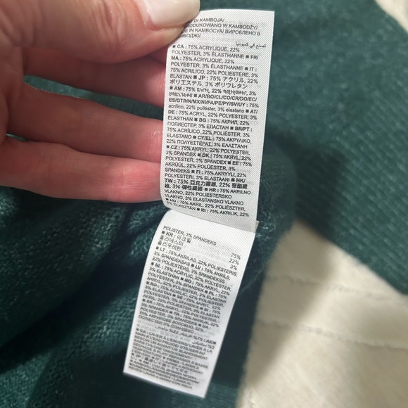 Banana Republic Relaxed Forever Cozy V-Neck Sweater - Picture 5 of 9